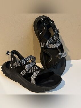 Nike Women’s Size 8 Oneonta Hiking River Sandals Shoes Black